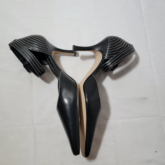 J. Renee Black White Stitching Ankle Strap Pumps Women's Size US 9 M Witch Toe - Picture 3 of 8
